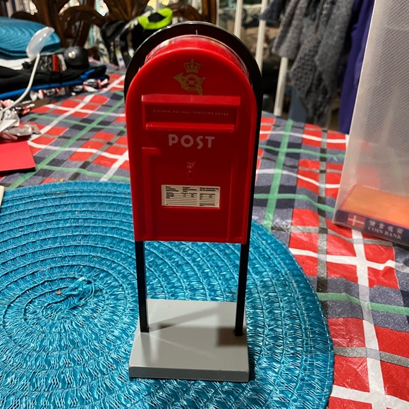 Red Post Box Model - Picture 2 of 3